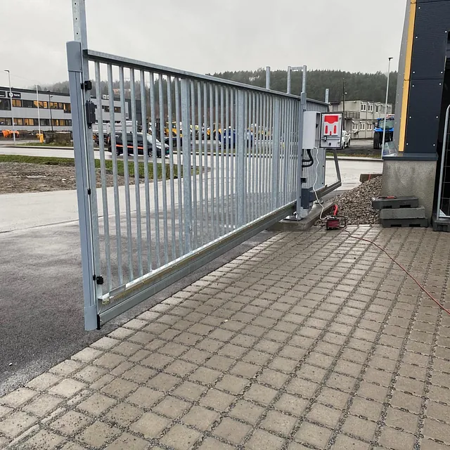 Grå port